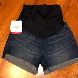BRAND NEW MATERNITY SHORTS size 4/27
